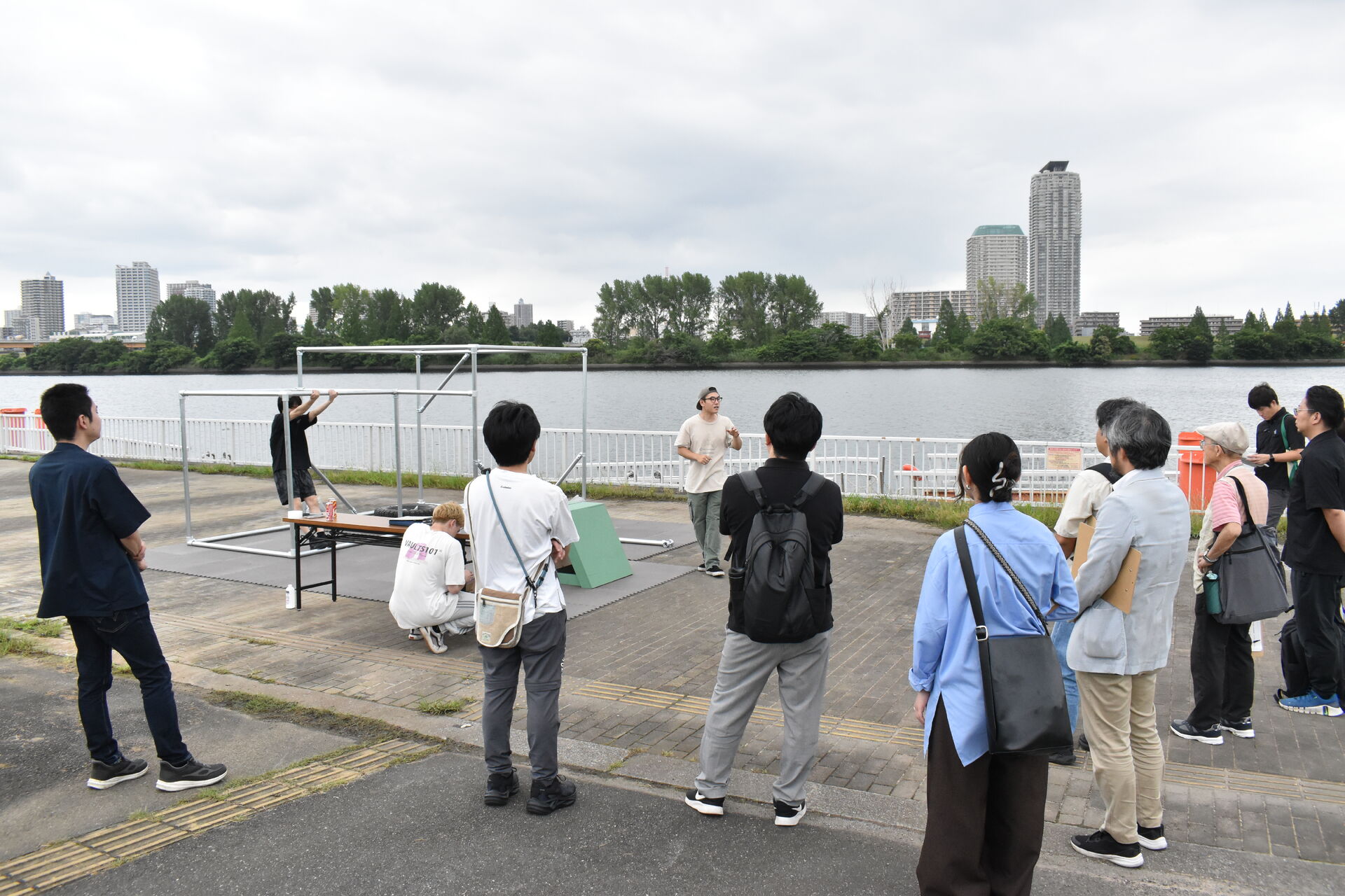 かわまちラボにて北区の皆様へパルクールの実演会を行いました。